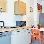 Ring-apartments Orange - 2 Og - Zentrale 1-sz Wohnung, Bis 4 شقة